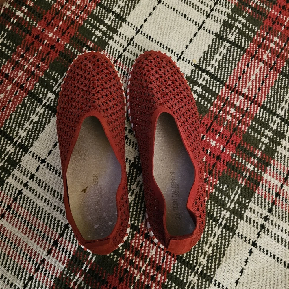 ILSE JACOBSEN 'Tulip' Beautiful Deep Red Slipons 7/37 VERY GOOD Pre-owned